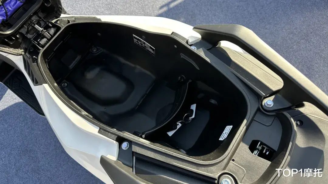 能否平替ADV150，新大洲本田NS150XC试驾，飞坡、滑胎、烂路信手拈来