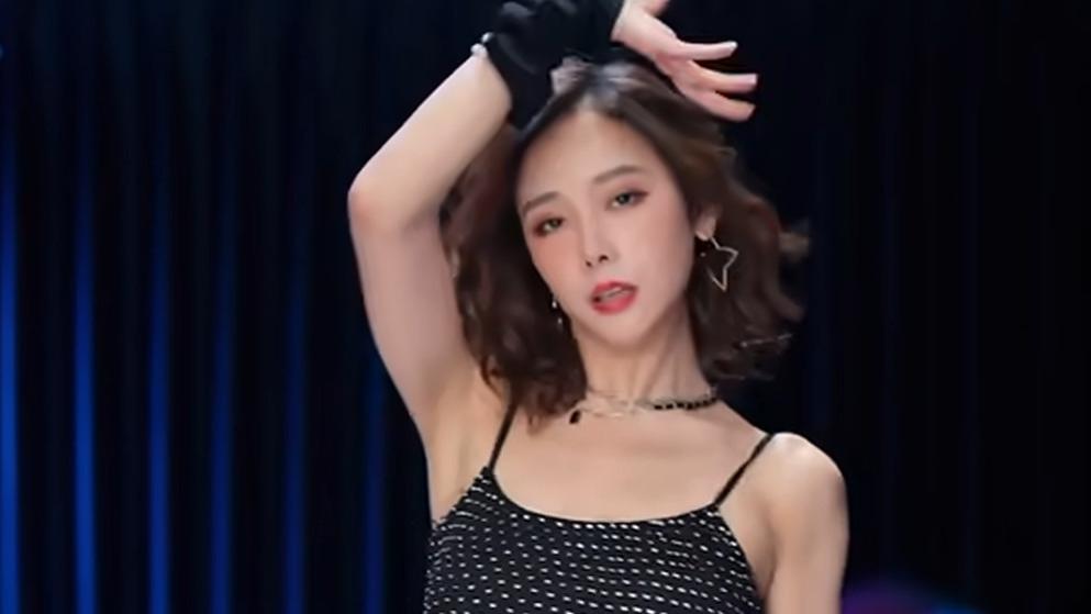 舞蹈女主播转战新平台，多次试探平台底线，粉丝：小奶狗这么难养