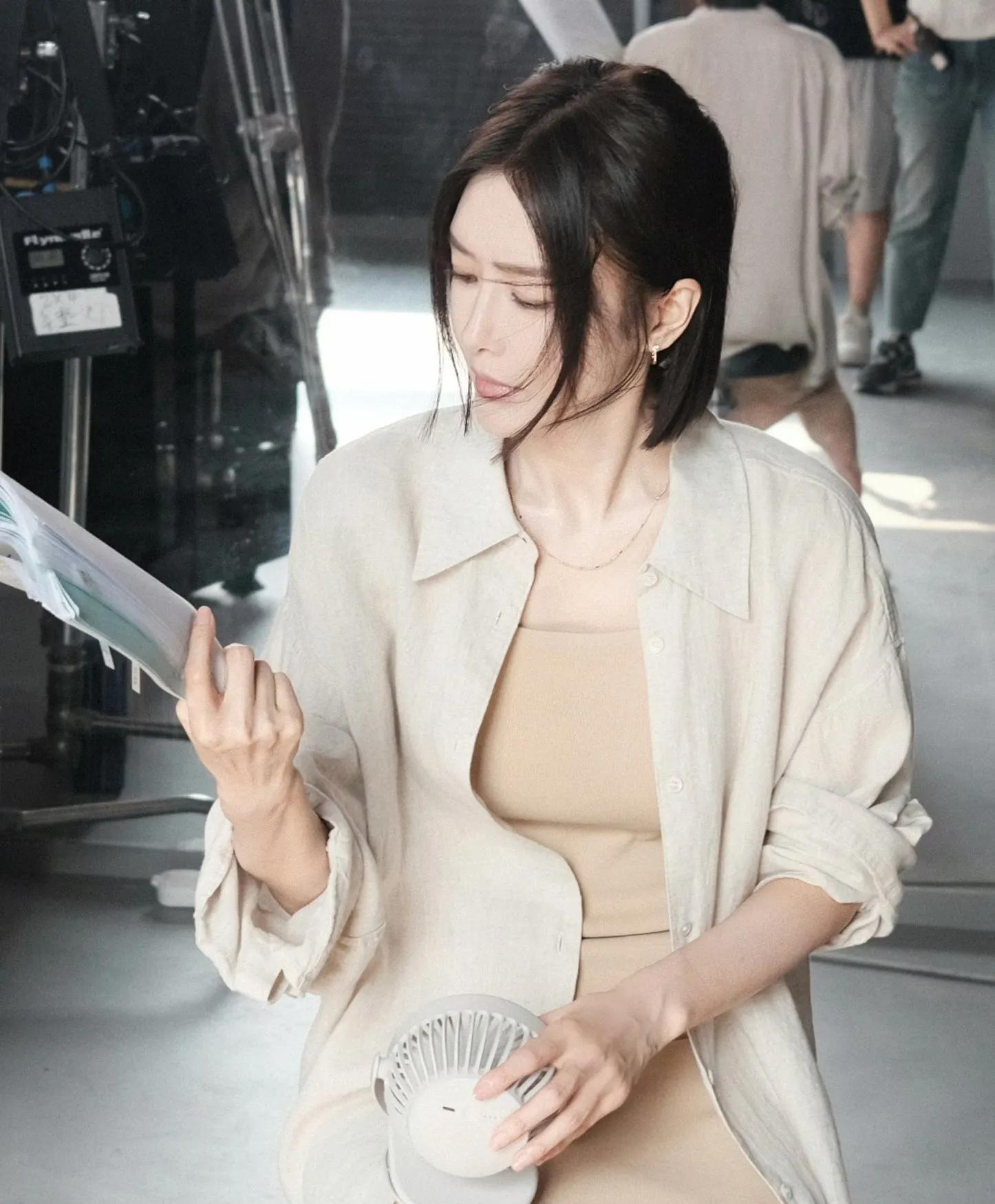 秦岚剧场写真美图