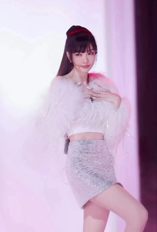 谢金燕:51岁的年龄,25岁的身材,被父亲“吸血”半生,成为传奇