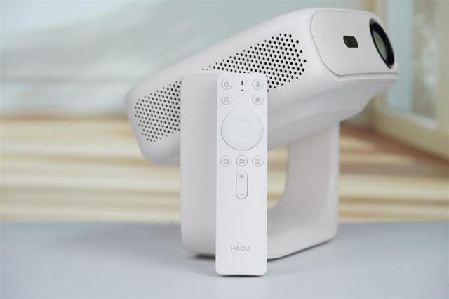 Z世代租房党的快乐密码!哈趣H3评测:年轻人买得起的百元投影仪