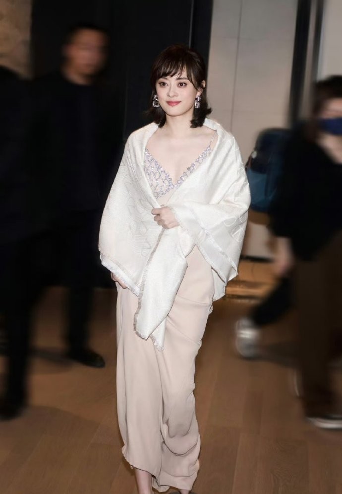 孙俪换掉“微商头”似换个人，美到认不出，发型对形象影响太大了