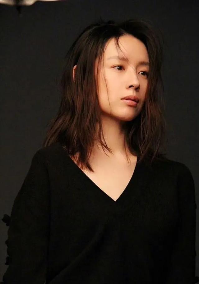 赵今麦和董洁身材好瘦，让人想到港媒形容的“零波排骨”