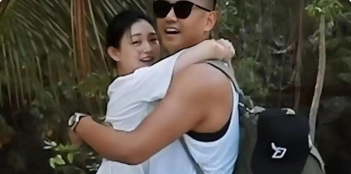 完美继承母亲优秀基因，大S儿子罕见露面，仅8岁帅出新高度