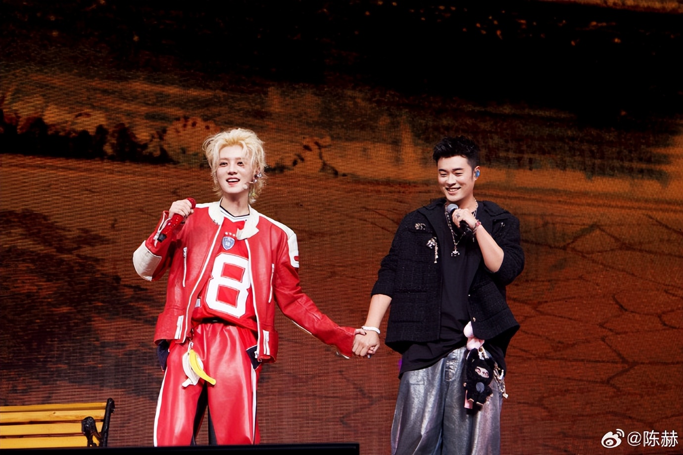 陈赫给粉丝报销鹿晗演唱会门票,网友:下次看演唱会多带几块灯牌