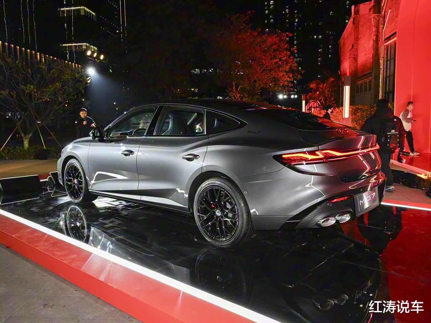 新款名爵MG7上市，配智舱A1大模型/8155芯片，电动尾翼+BOSE音响