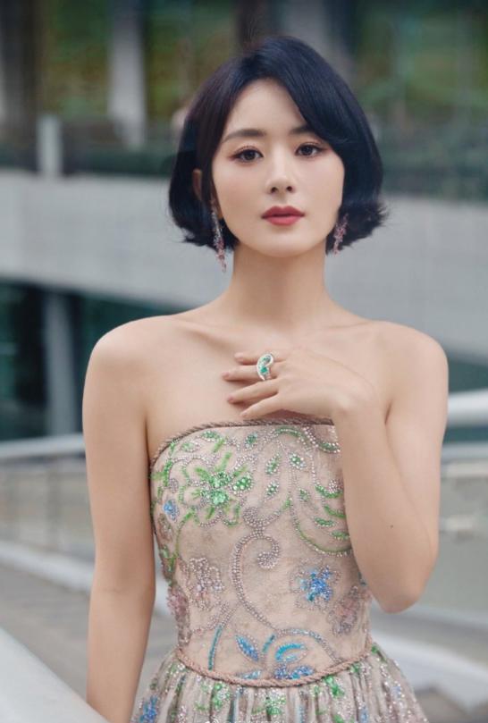 好事将近?周放生日祝福“暗藏玄机”,赵丽颖真被求婚了?