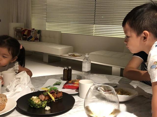 汪小菲爆暑假两娃行程,抚养权在手,S家无可奈何