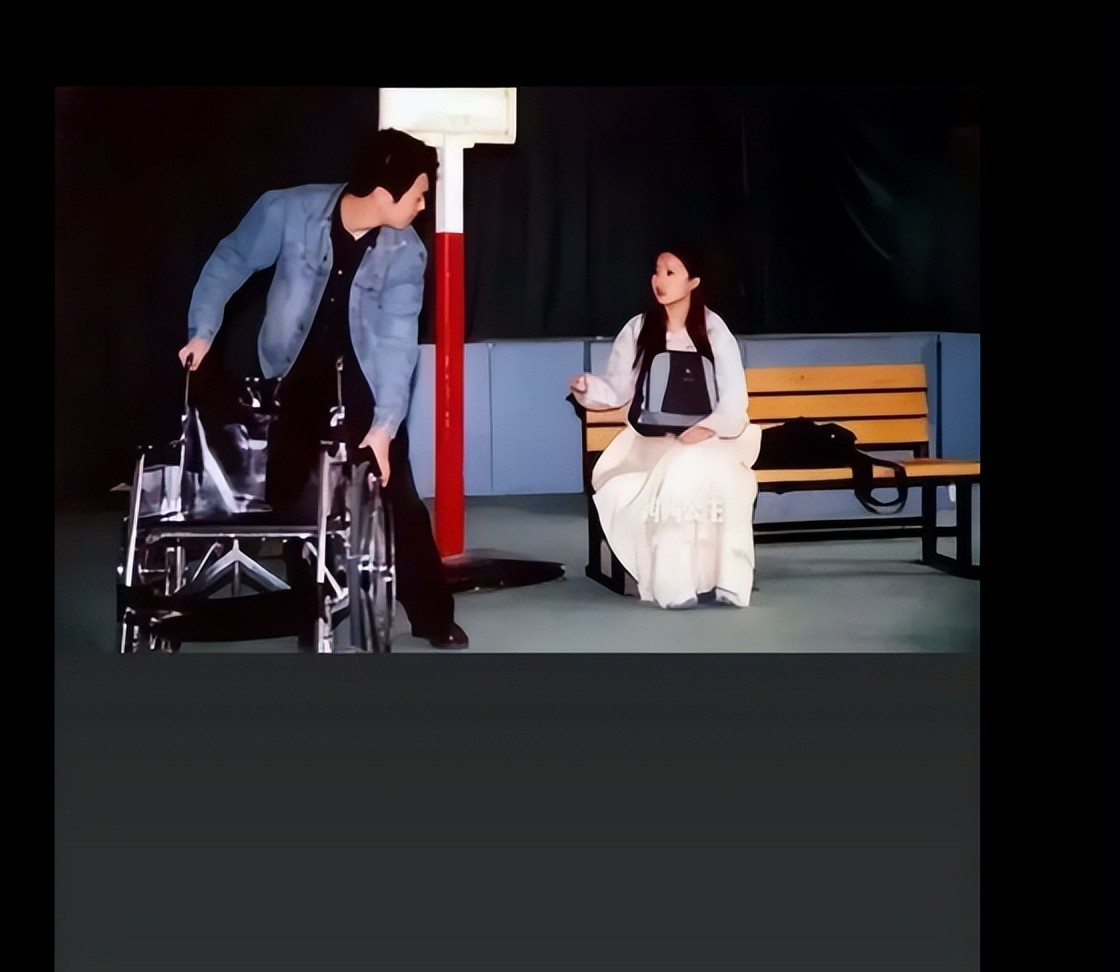 往事如烟：刘亦菲朱亚文是大学同学，青涩照画面感十足！