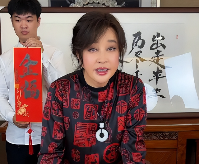 偷漏税风波没结束,就突传刘晓庆6月29日凌晨离世,本人紧急发声