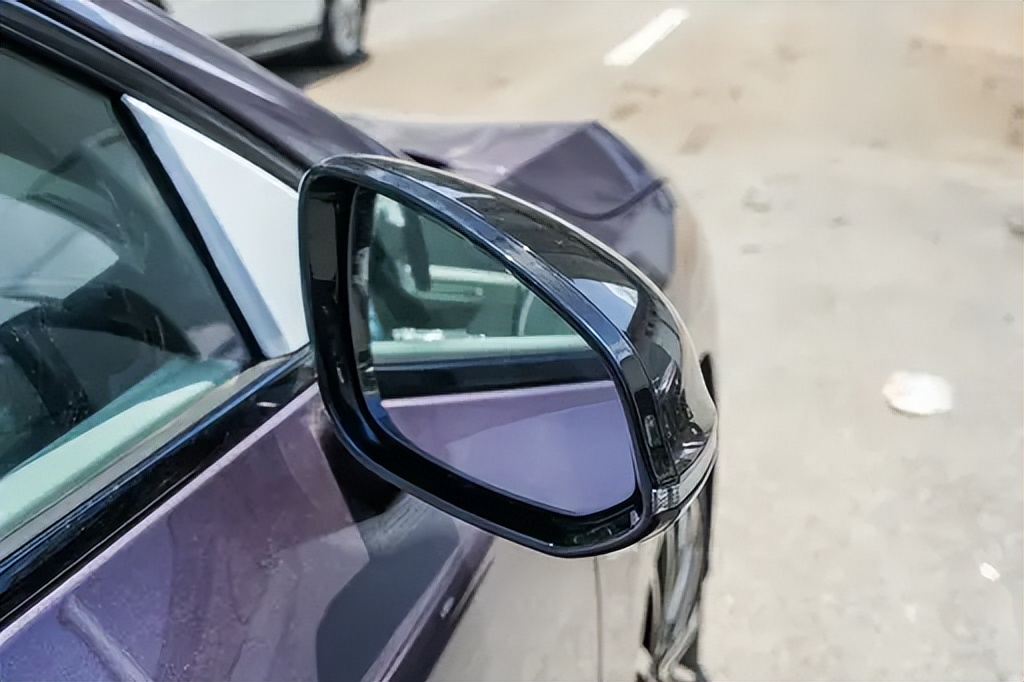 轴距2735mm，8.98万起，解析零跑B01