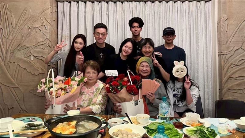 具俊晔近状曝光,皮肤被晒黝黑身材暴瘦,独自为大S守墓显孤独