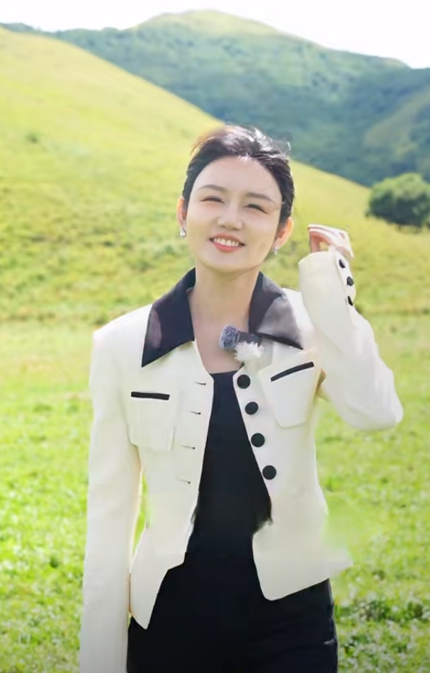 龙洋草原非遗活动造型,黑白穿搭配利落发型,美出新高度