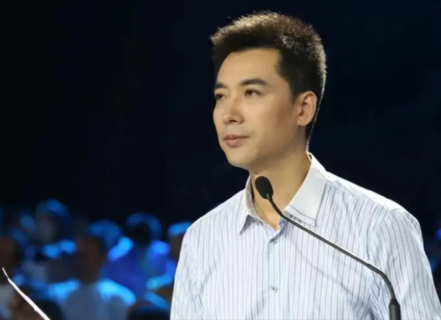 央视主持人郭志坚：父母拼命将他送进名校，他却将父母送进养老院