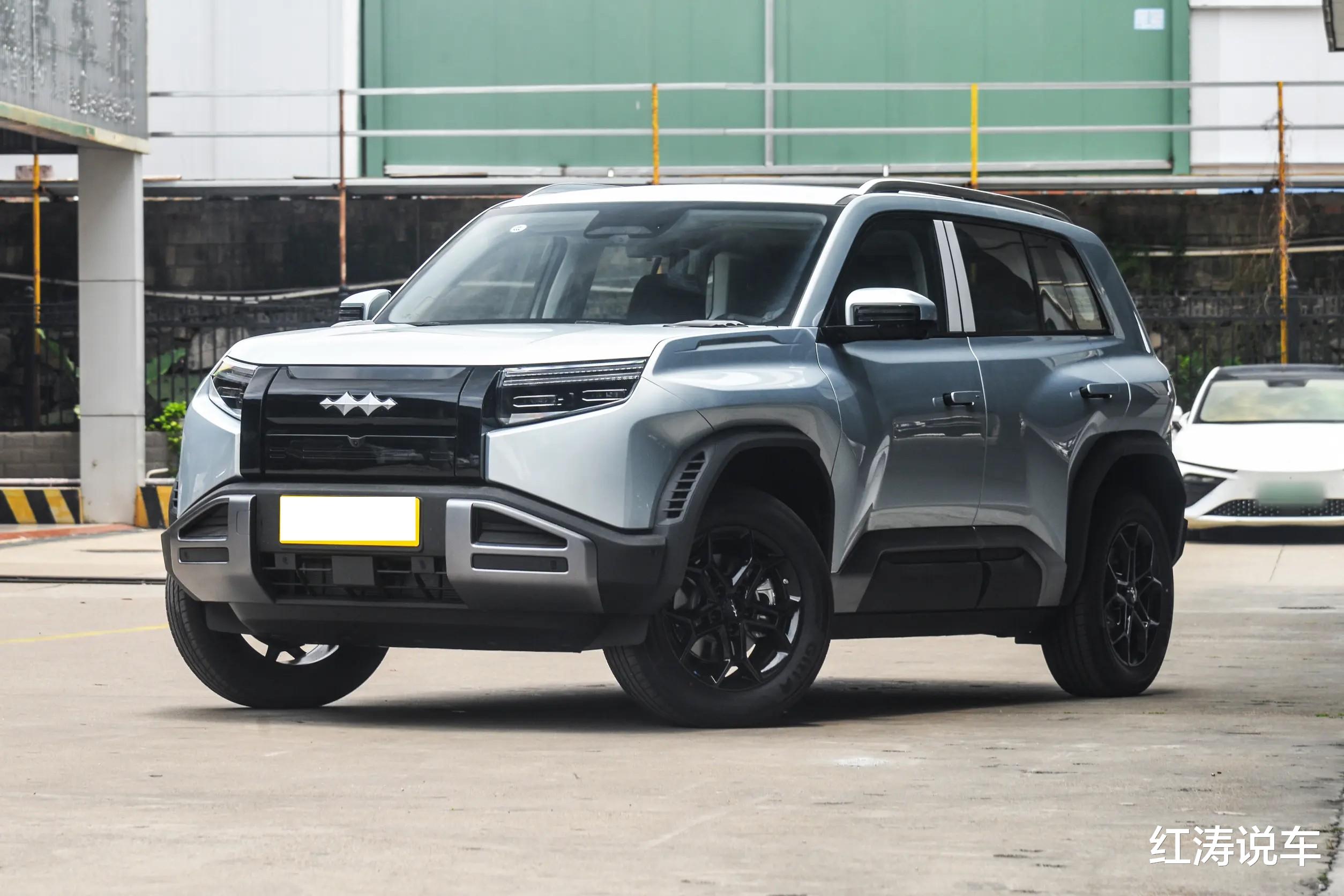 方程豹钛3：方盒子造型，提供后驱和四驱，适合年轻人的纯电SUV