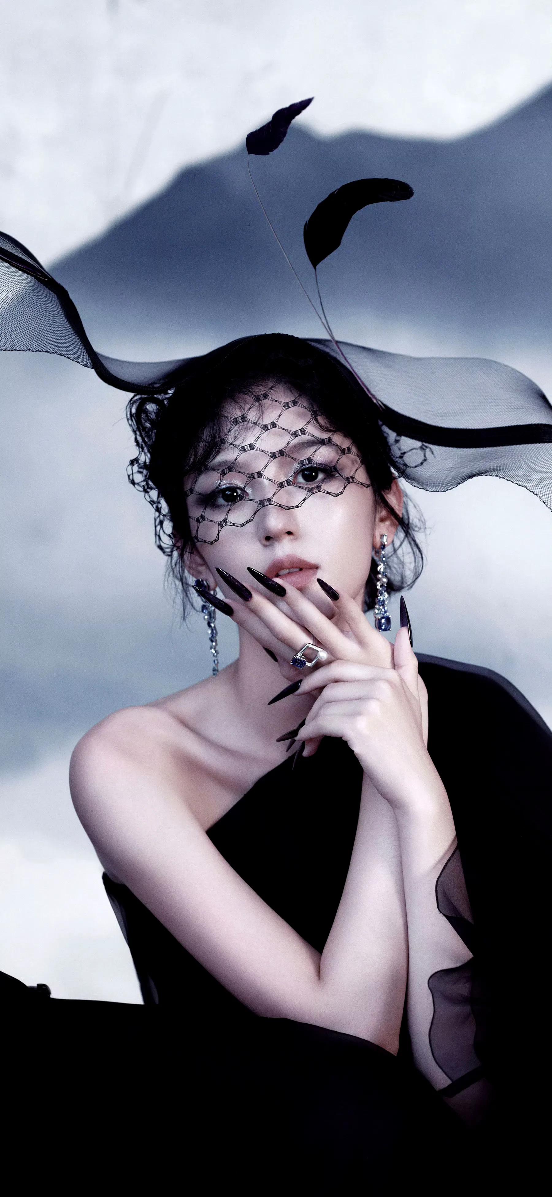 明显壁纸-周也暗黑女王壁纸