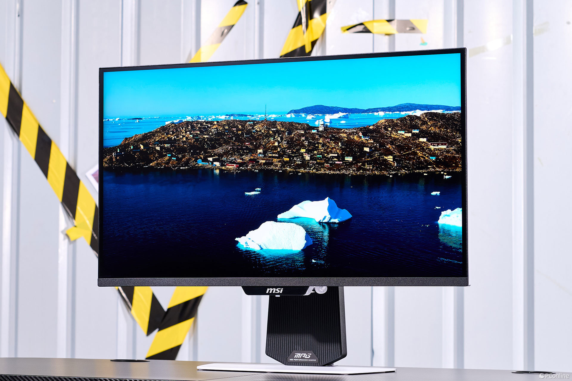 微星MPG 274URDFW E16M白龍圖賞：純白美學與硬核性能的視覺交響