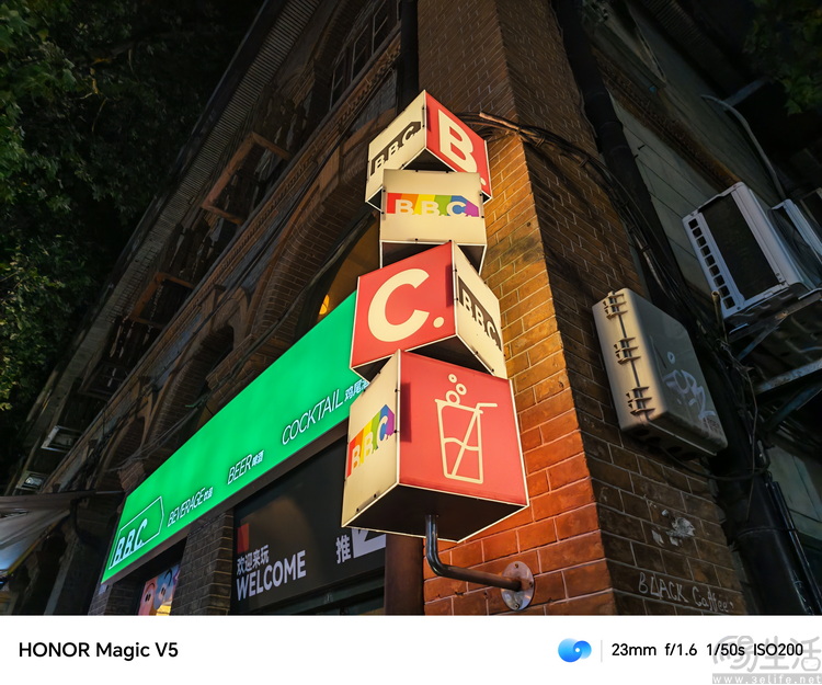 荣耀Magic V5评测:既薄又强,重新定义AI旗舰大折叠