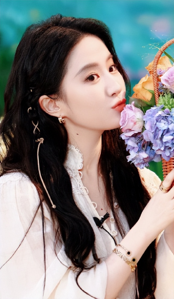 向太终于开口！坦白刘亦菲真实人品，原来巩俐当初真没说谎