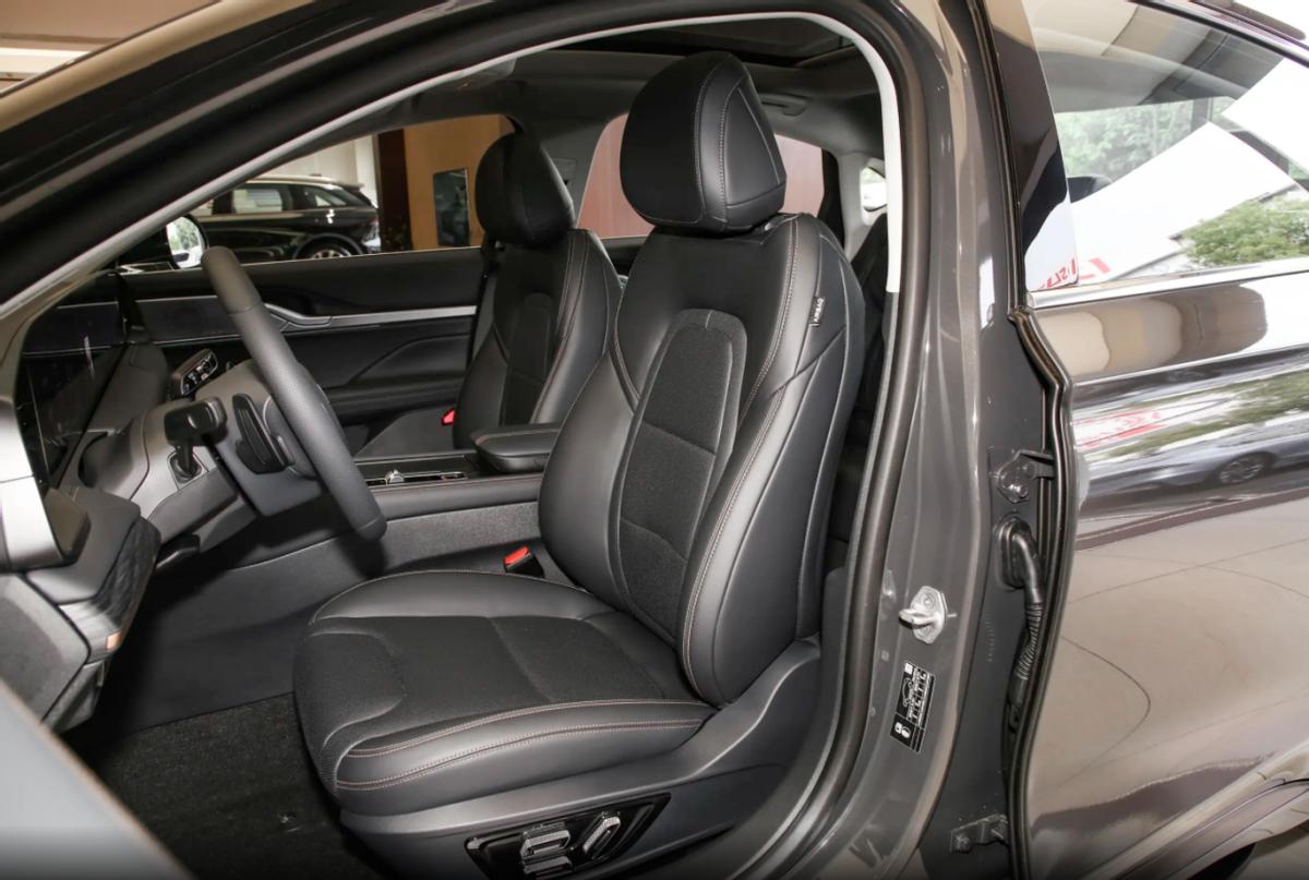 预算20万可以考虑？这台美系豪华入门即2.0T+8AT，在售七款如何选