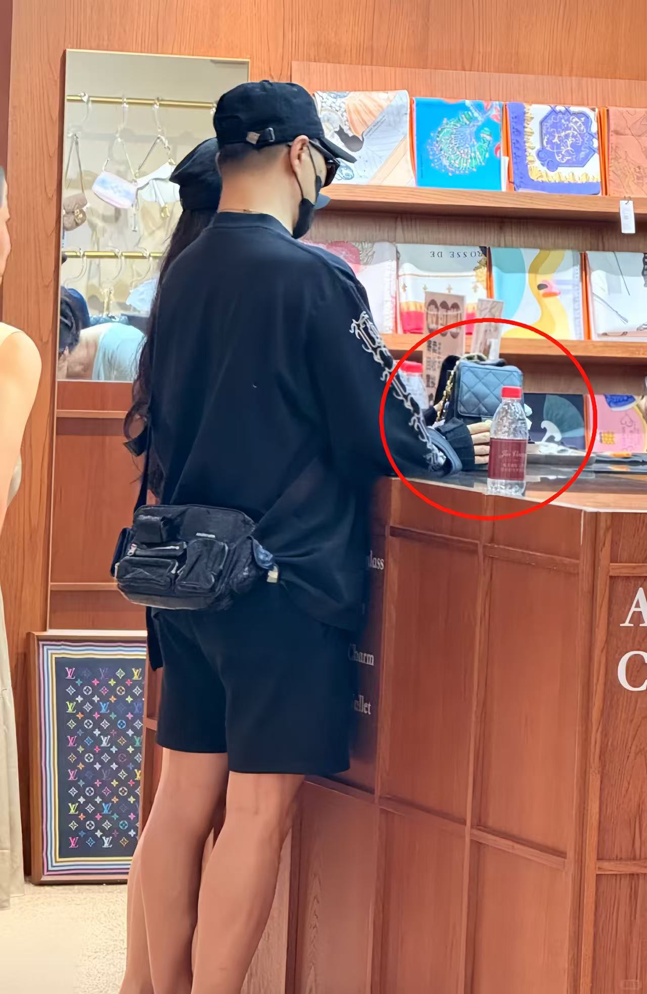 汪峰带女儿去农村挖红薯！醒醒刨土背白菜不娇气，章子怡教导有方