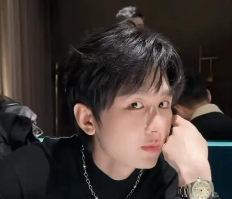 成毅助理打人上热搜又反转！网友质疑是被公司黑，懒理传言发美照