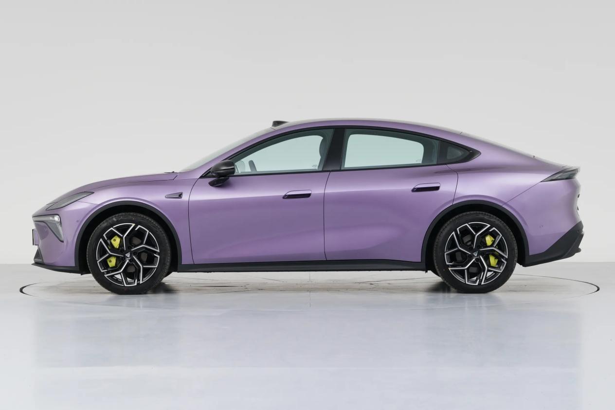 大满配，全系激光雷达+磁流变悬架，预售13.99万起，深蓝L06来了