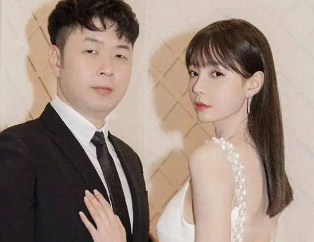 杜海涛晒老婆做饭背影，沈梦辰穿着睡衣炒土豆丝，做的菜都很清淡