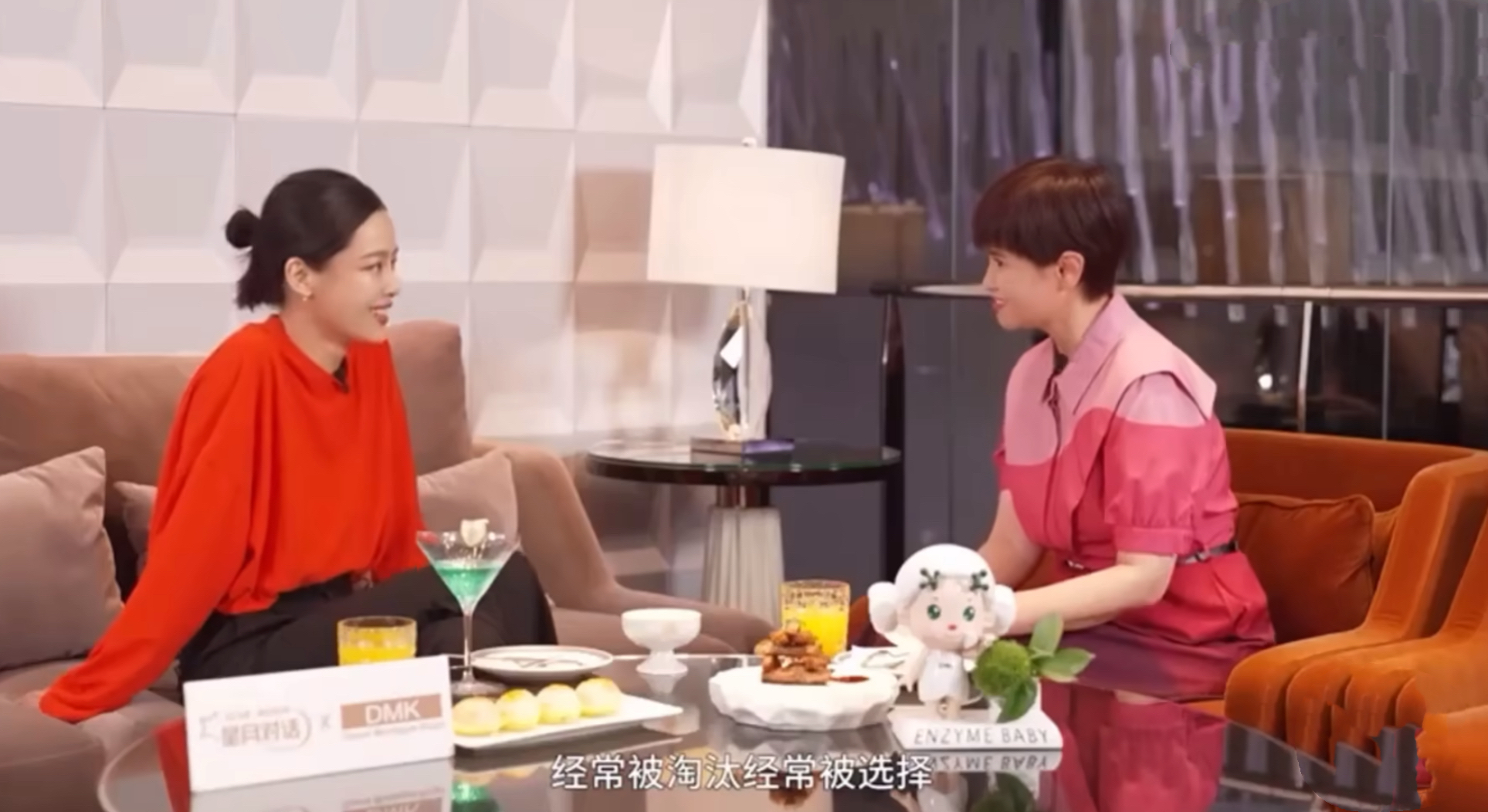 辛芷蕾夺国际影后,自曝曾因被退剧组躺马路大哭,领奖时张颂文表情引争议