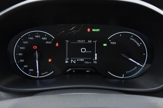 五菱又出“神车”！油耗2.42L，满油电跑1000km，又要卖爆？