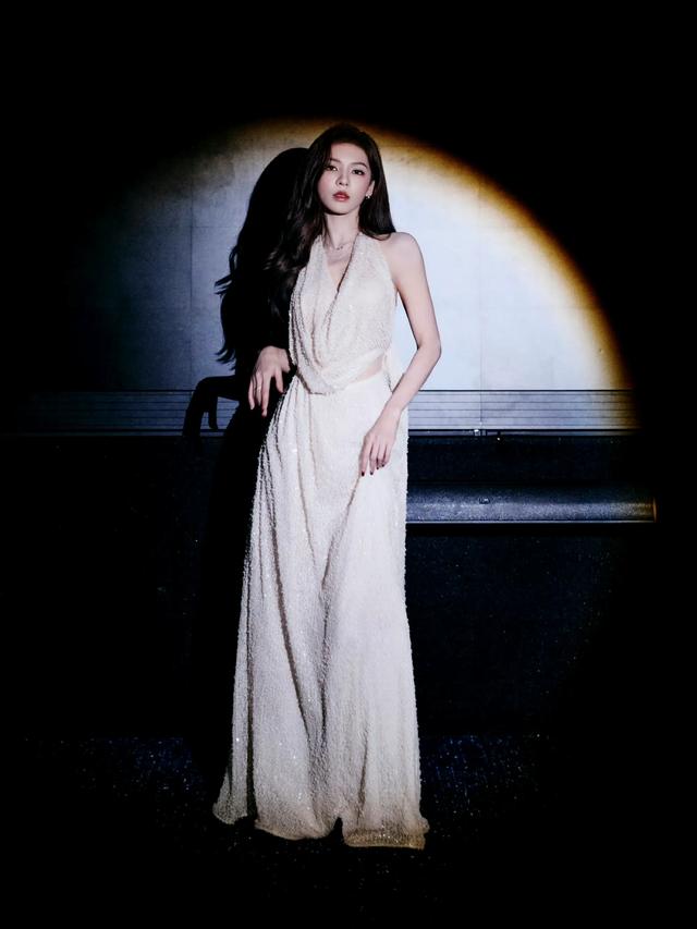 张予曦，极品建模脸