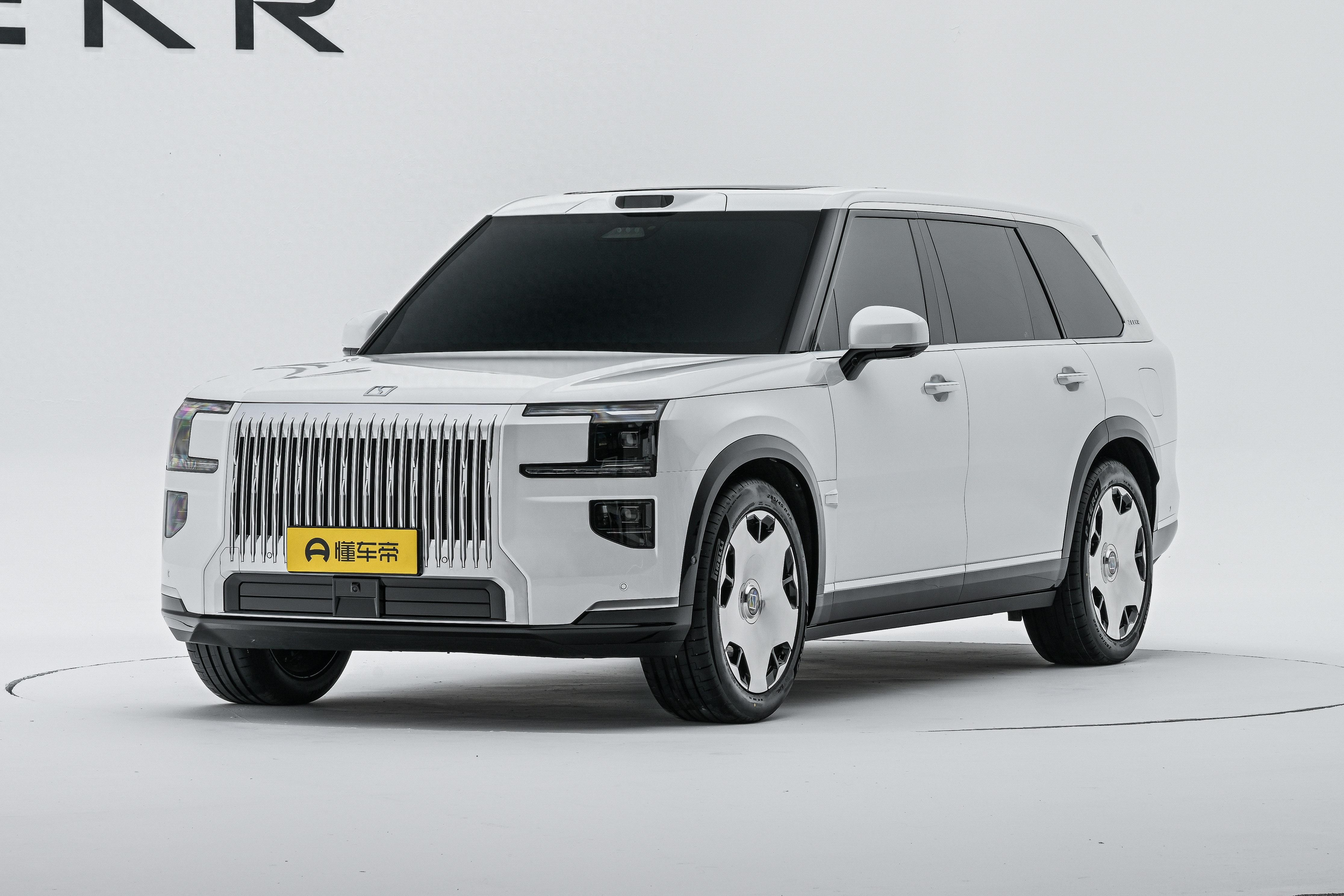 900V超级电混+纯电续航380km,神帝解析极氪9X