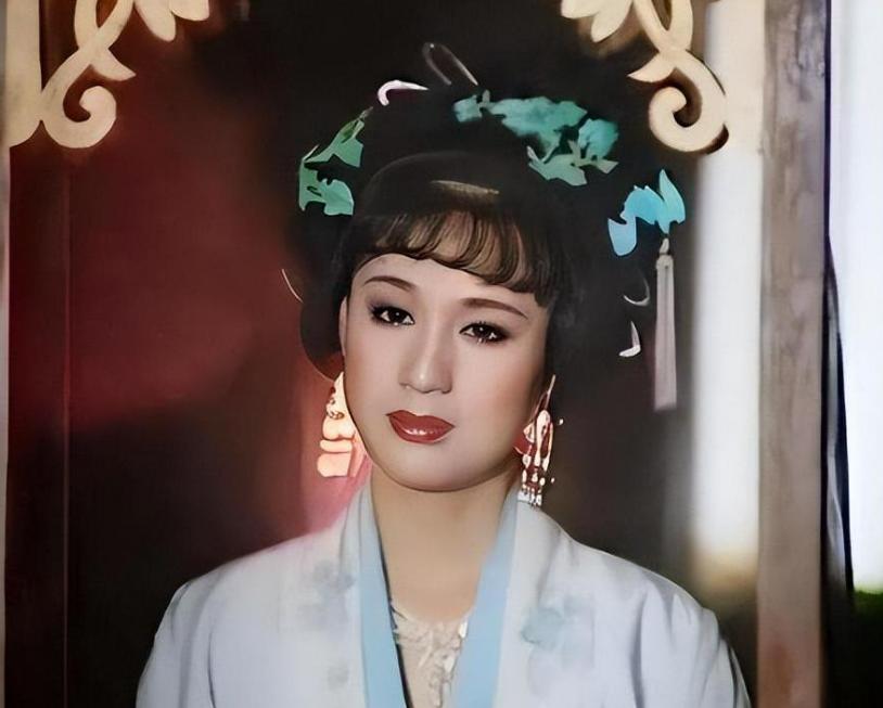 她长得漂亮演技好，却和一个导演同居27年没结婚，临终前却后悔了