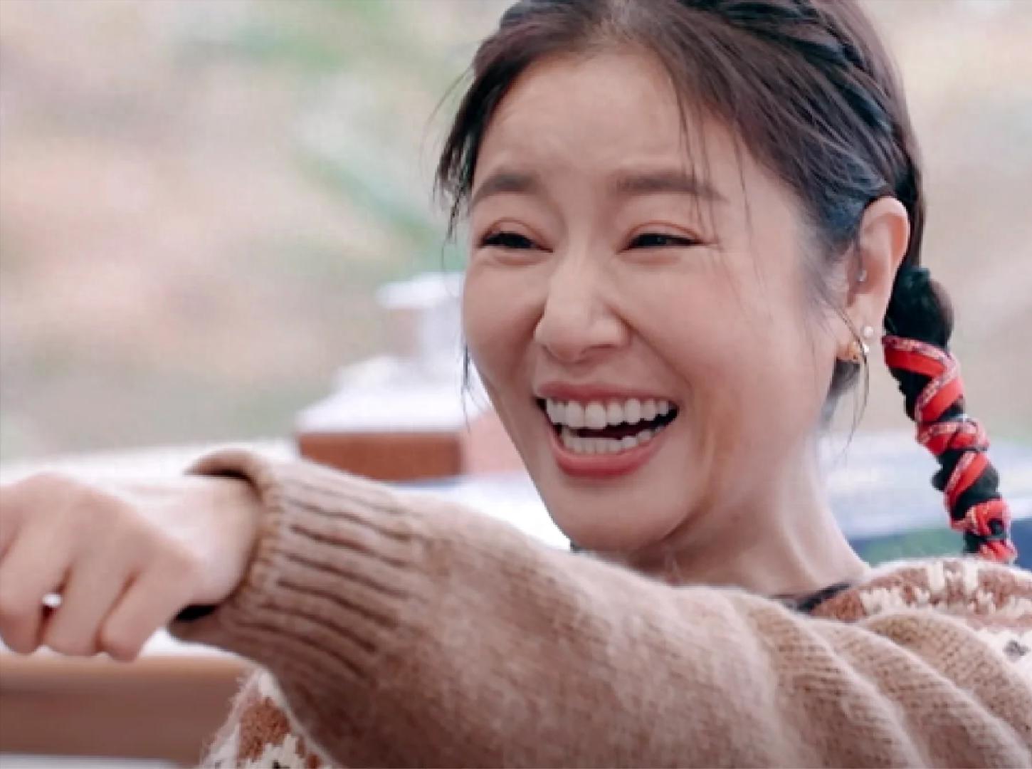 比整容还离谱！49岁林心如近况曝光，皮肤差皱纹多，医美都不管用