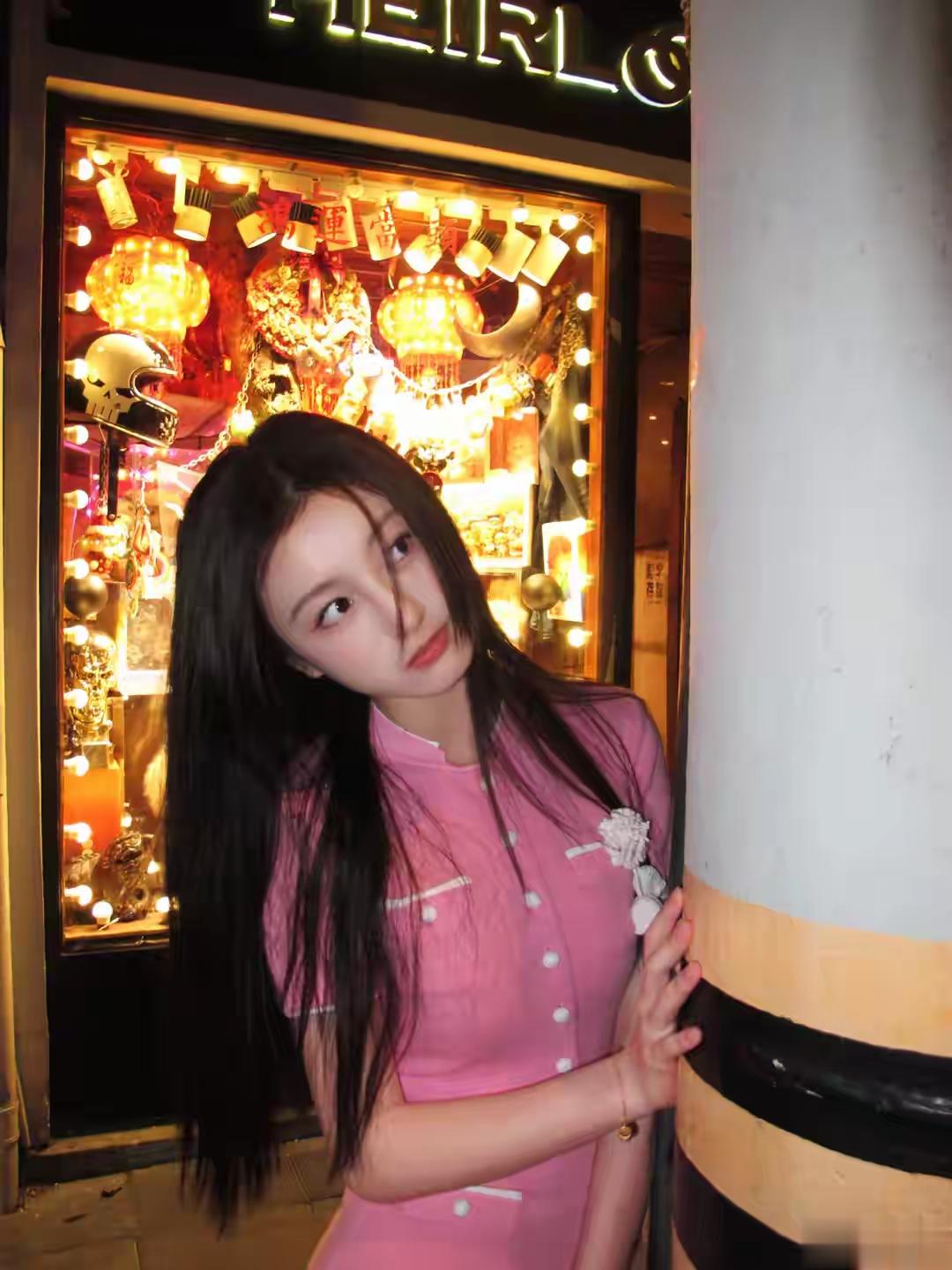 17岁的粉色系裴佳欣 已经走向成熟