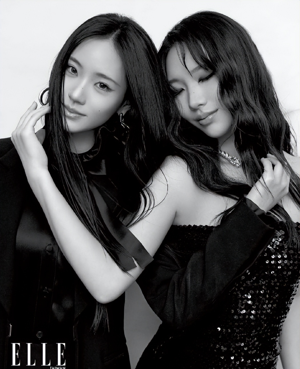 S家后继有人!小S俩女儿合体登时尚杂志封面,网友:如当年大S小S