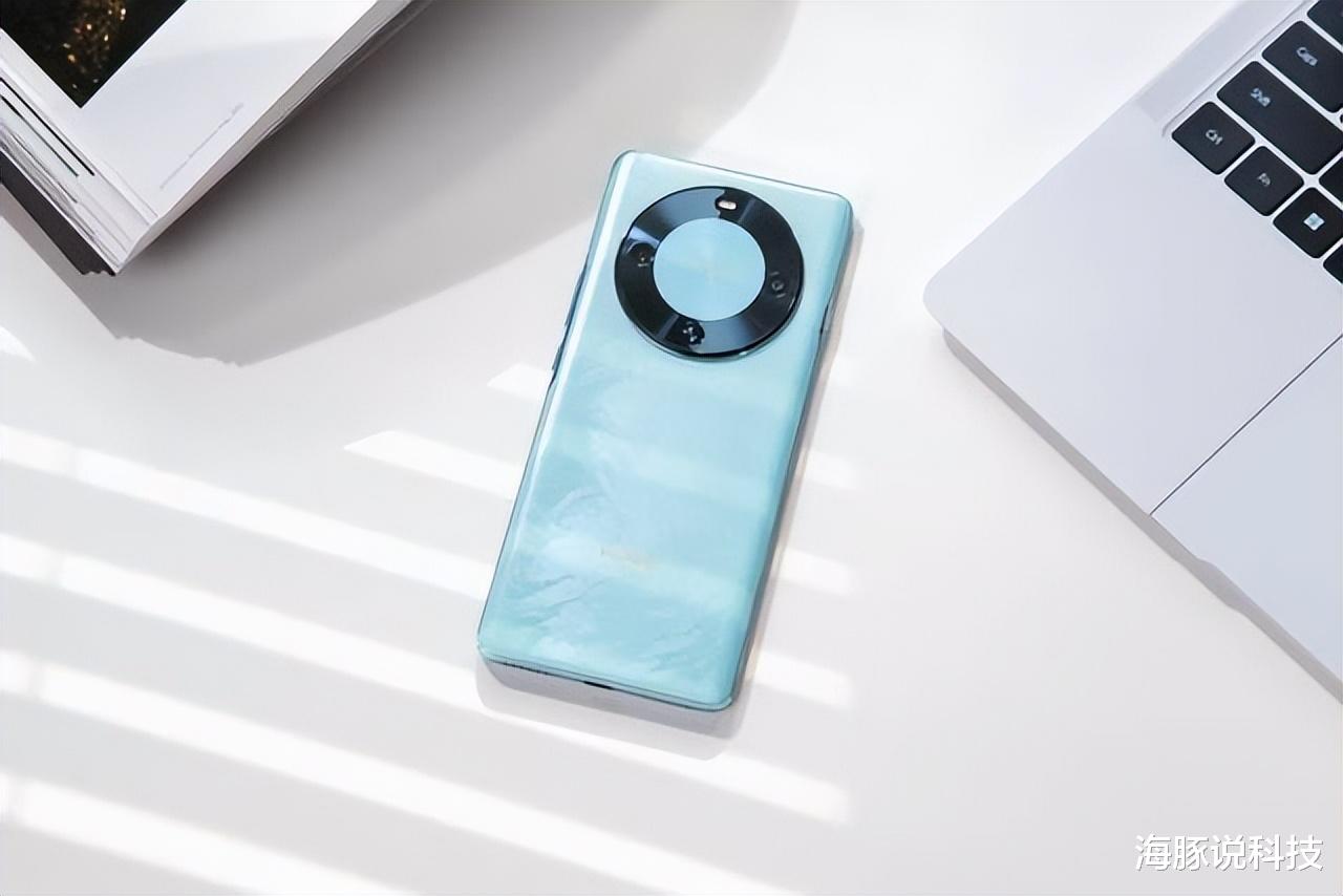 华为“水桶机”，6100mAh+麒麟芯+鸿蒙OS，售价十分亲民！