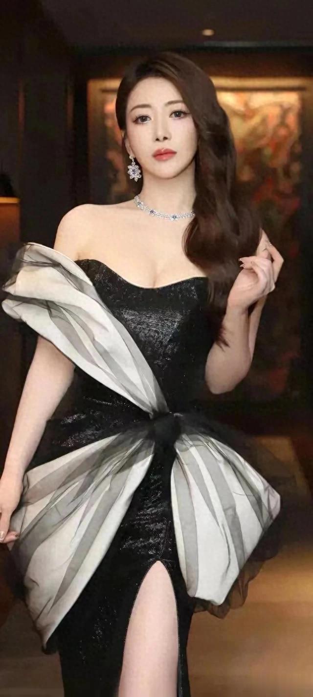 陈紫函这身材,圆润中尽显成熟风情,谁看了不迷糊