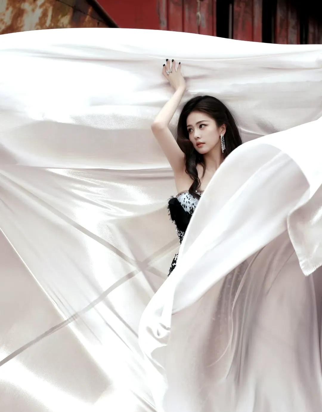 白鹿、陈都灵、鞠婧祎、孟子义星光大赏出图