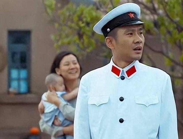 55岁任帅现状:娶平凡妻子恩爱24年,曾是土匪专业户,中年魅力足