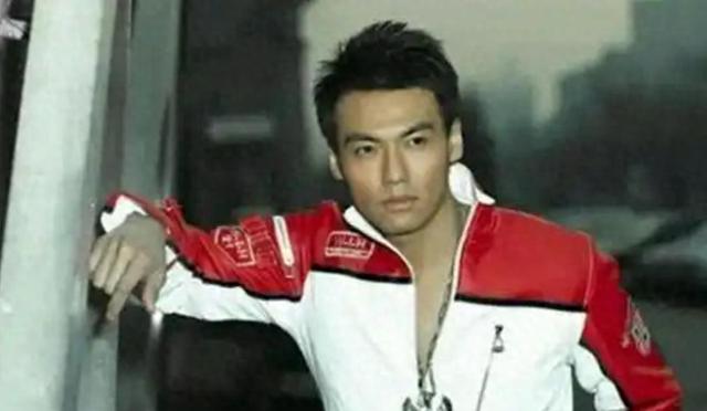 父亲是乒乓名将，他却凭《金粉世家》爆火