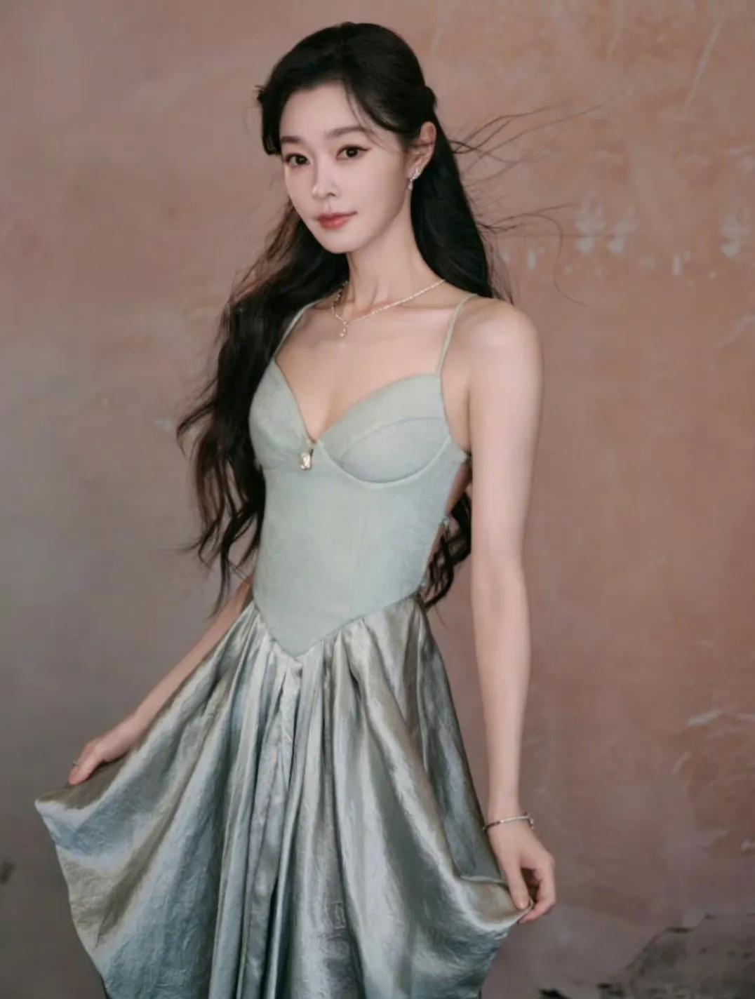 宋轶青绿色穿搭～ ???