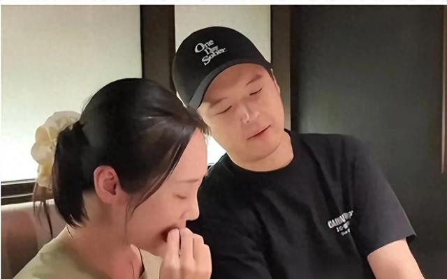 李纯和男友马頔北京贷款买房，晒毛坯房面积大，似买了两套房打通