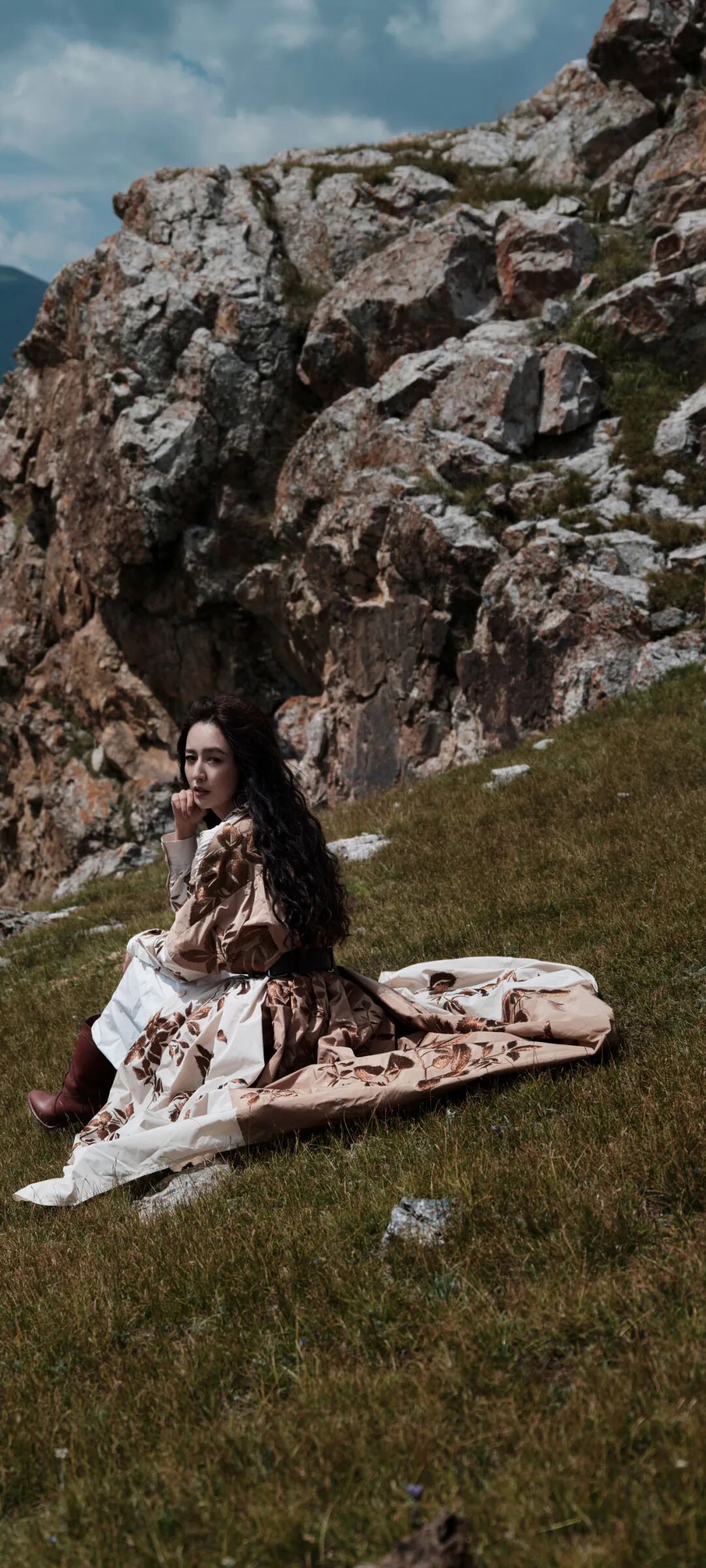 佟丽娅，拥抱热爱和自由