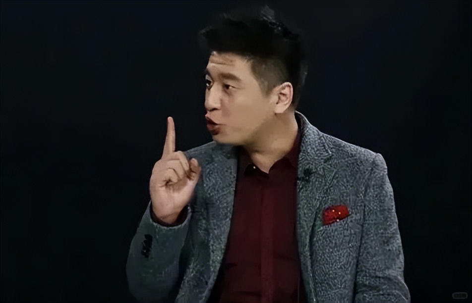 张雪峰演唱会风波升级，知情人曝其已离婚5年，本人直播回应！