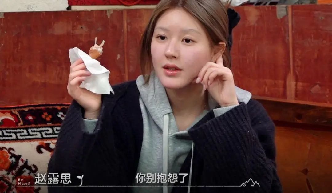 讽刺！赵露思抱怨工作累，和父母不熟，豪华生活被扒，网友要求退圈