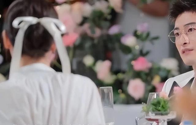 41岁张翰女友首曝光，颜值身材不输娜扎，想买7000万豪宅做婚房