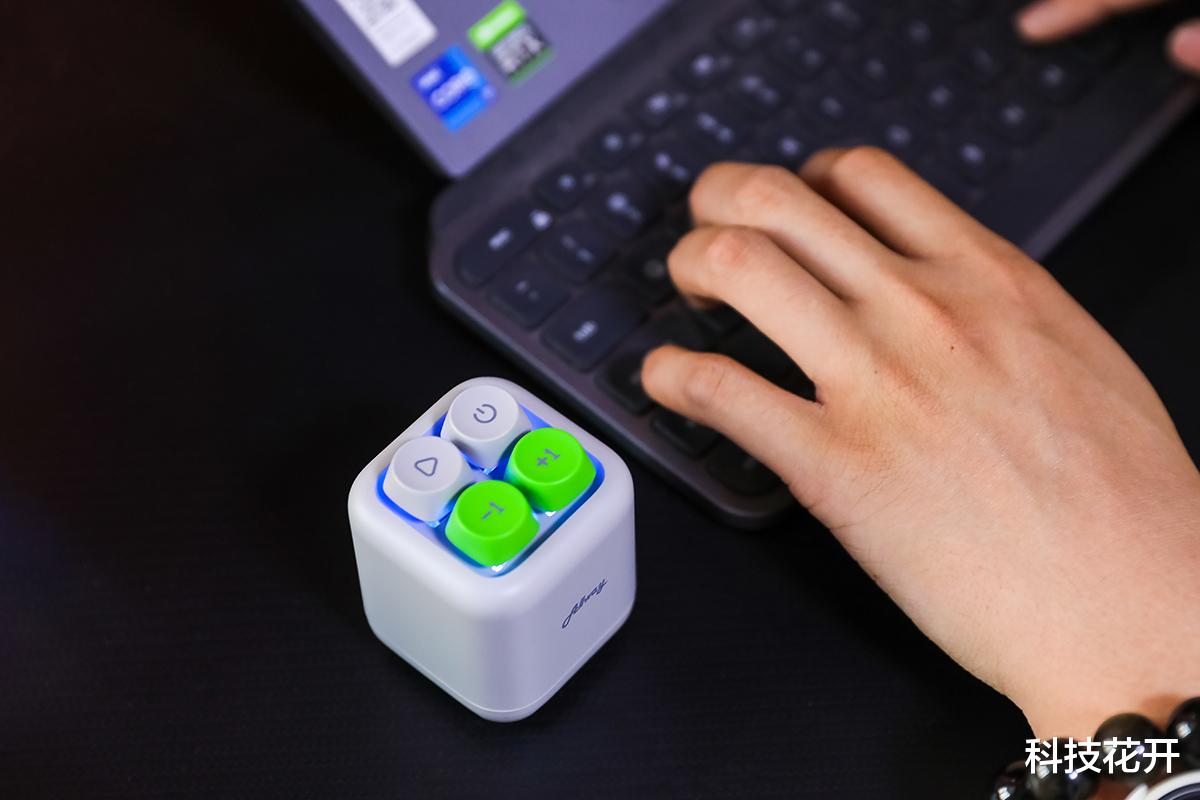 瞬间解压！好玩的随身小音箱，Allawy Magic10解压蓝牙音箱评测