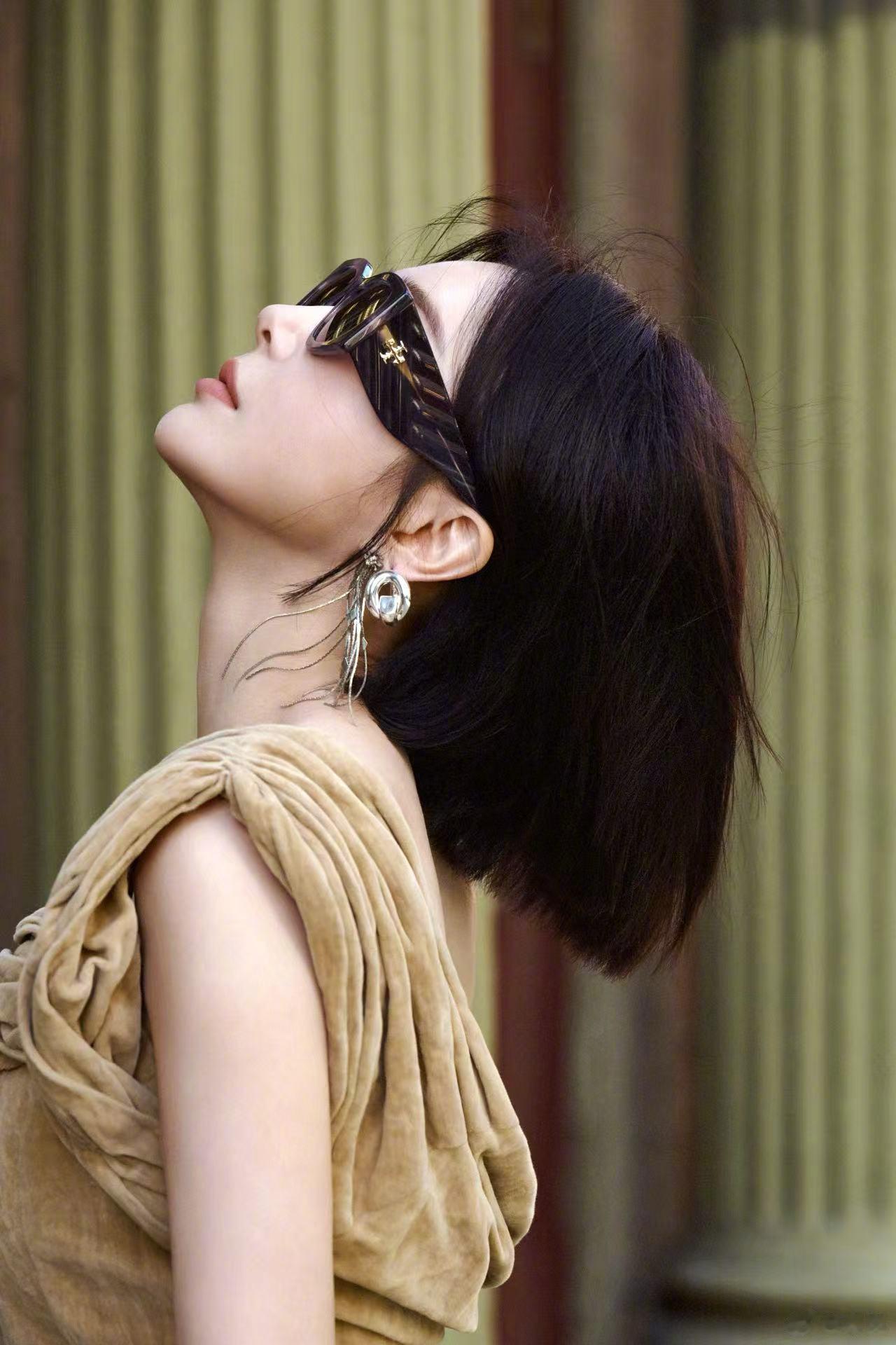 秦小姐美貌闪耀全球每一个角落