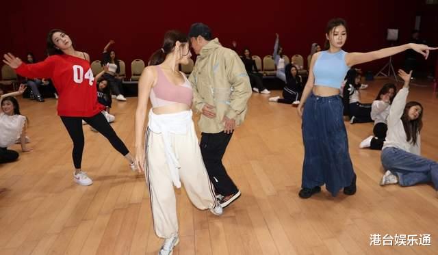 “laughing哥”谢天华成TVB台庆表演嘉宾,与28位新生代小花共舞